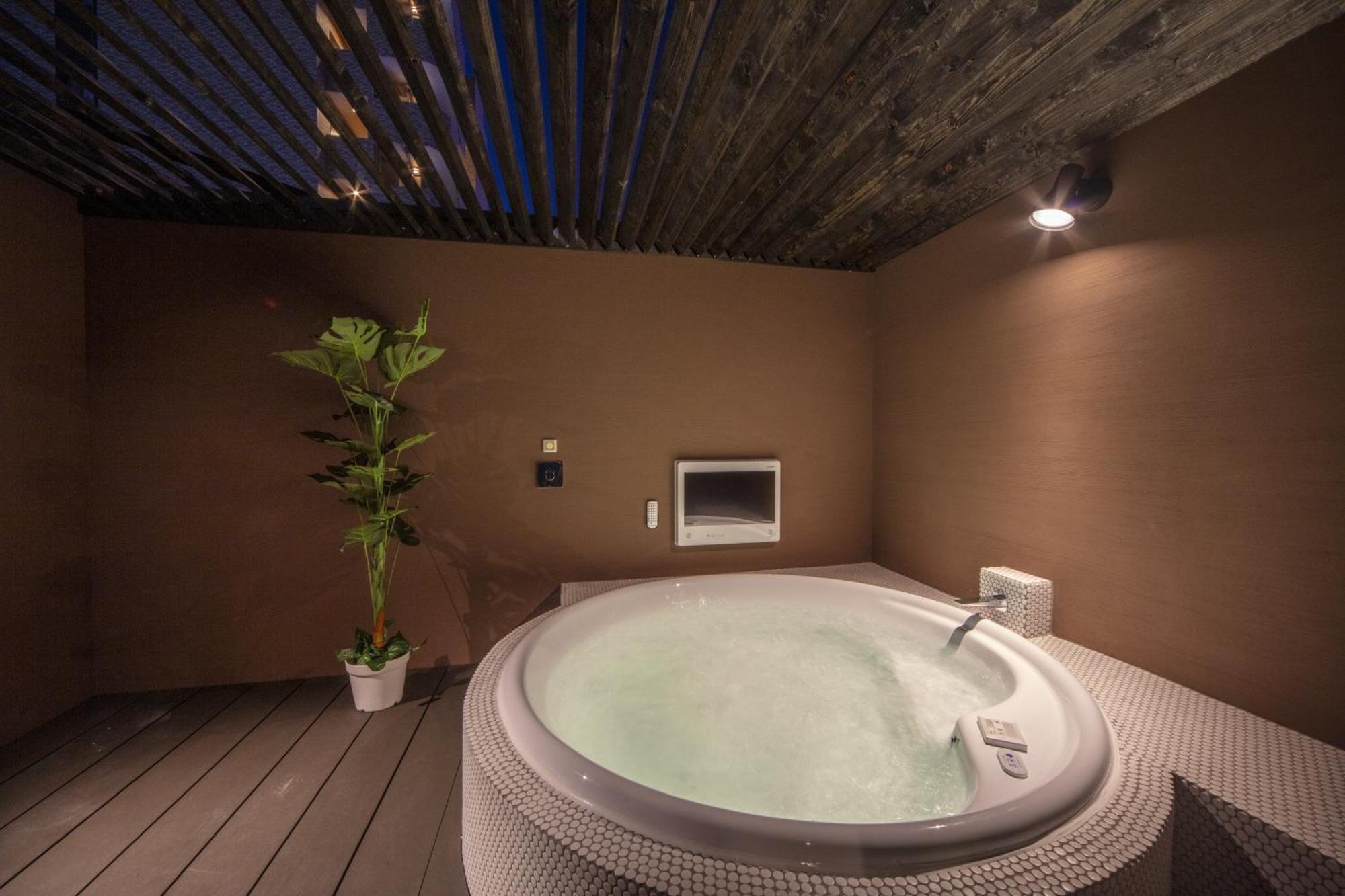 noah grande Hotel Osaka Bagian luar foto