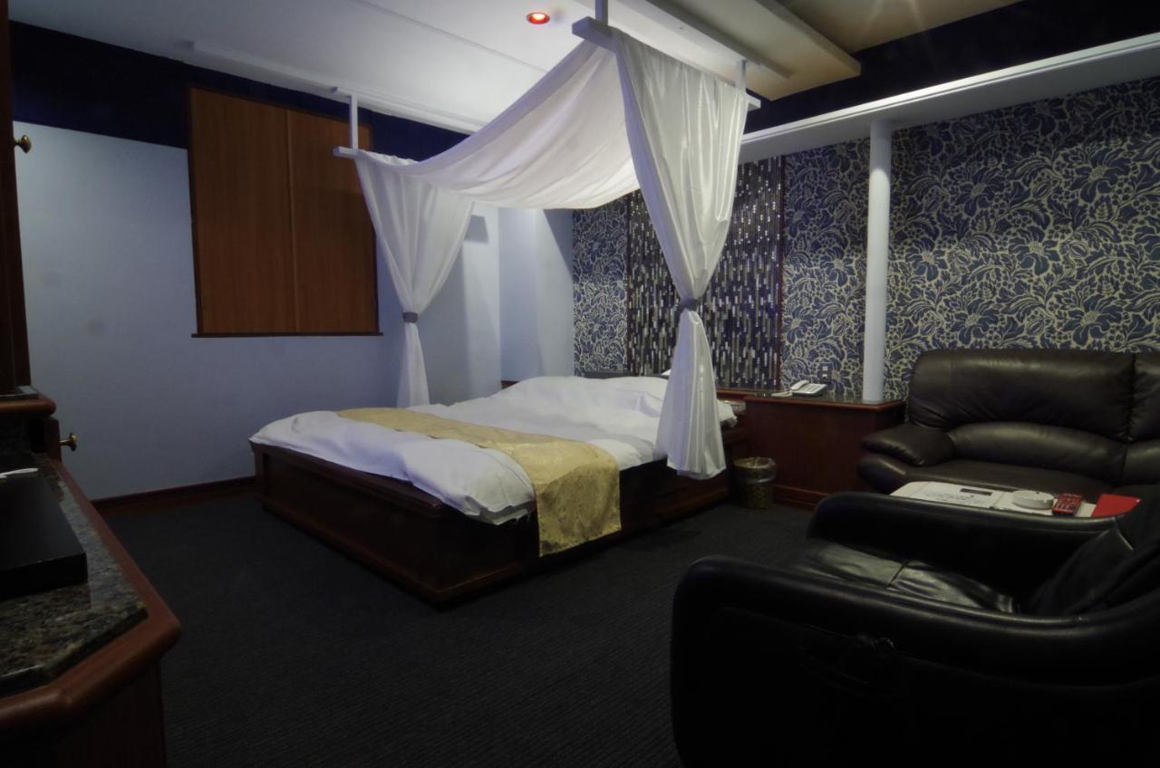 noah grande Hotel Osaka Bagian luar foto